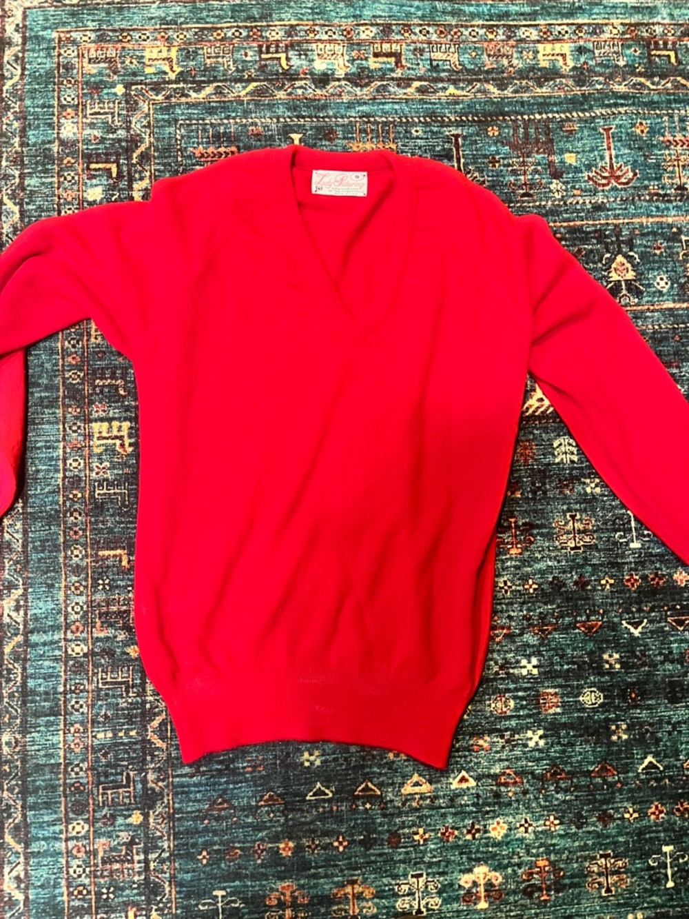 Vintage bright red V-Neck Sweater